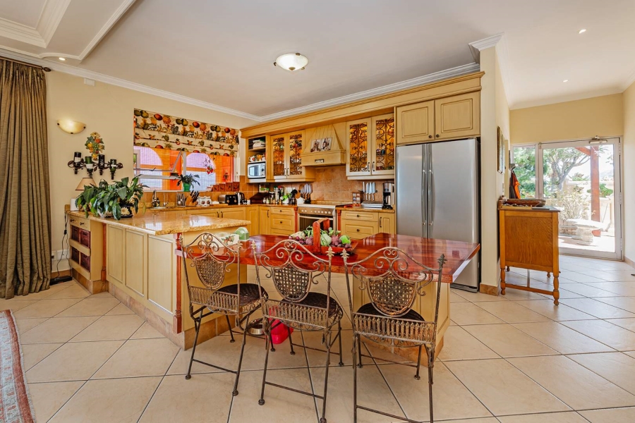 4 Bedroom Property for Sale in Plattekloof Western Cape